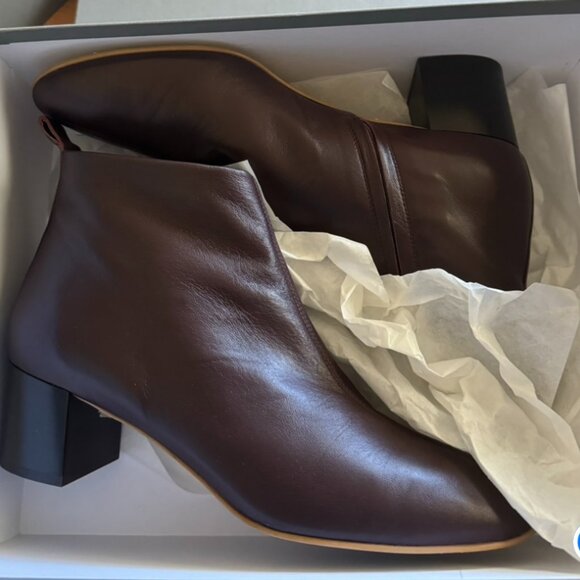 NIB Everlane Ankle Day Boot Woman's 11 Ankle Burgundy Soft Italian Leather - Picture 2 of 13